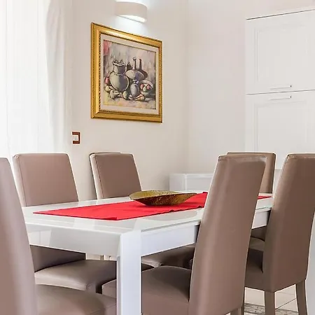 Sleeps 10 Pool Air Con Wifi Capilungo